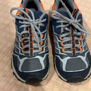 Merrell Waterproof Hiking Shoes sz 2 GREAT CONDITION